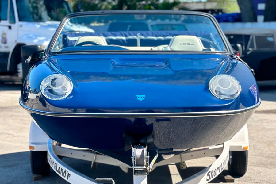 Speedboot gebaseerd op Fiat 850 Spider